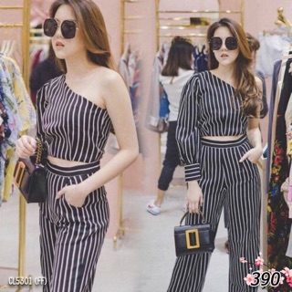 5301 Set 2 ชิ้น เสื้อครอปไหล่เดียวลายริ้ว+กางเกงขายาว