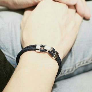 nn_braceletสายรัดข้อมือ RASTACLAT รหัส 018 สร้อยข้อมือหนังถักแบบกลมรวบสองเส้น มีประดับคั่นกลาง 👉Price : 200 บาท