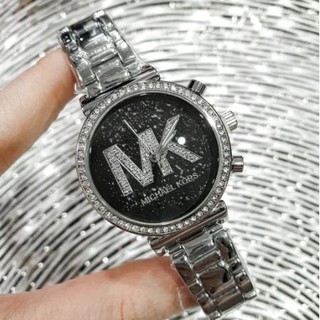 นาฬิกา MK หน้าปัด signature ขอบจอล้อมเพชร แถมฟรีกล่องหมอนร้าน ผ้าเช็ด พร้อมเซ็ทเวลา