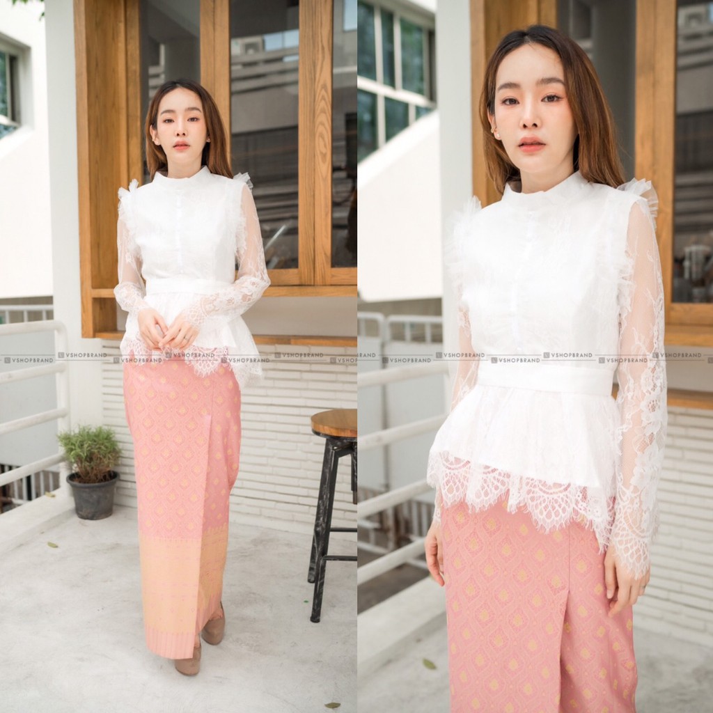 VSHOPBRAND พร้อมส่ง ชุดไทยประยุกต์ไซส์ใหญ่ เสื้อใช้ผ้าลูกไม้ในการตัดเย็บ กระโปรงผ้าไหมปักดิ้นลายเชิง งานป้ายVshop