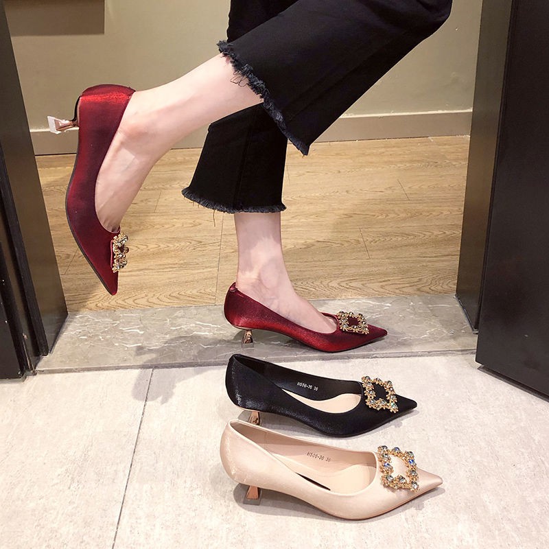 👠Hot sale! 🔥รองเท้าส้นสูงสไตล์เกาหลี ผู้หญิง แหลมปลาย ส้นกริช สีแดง สุดแฟชั่นสำหรับงานพิเศษ