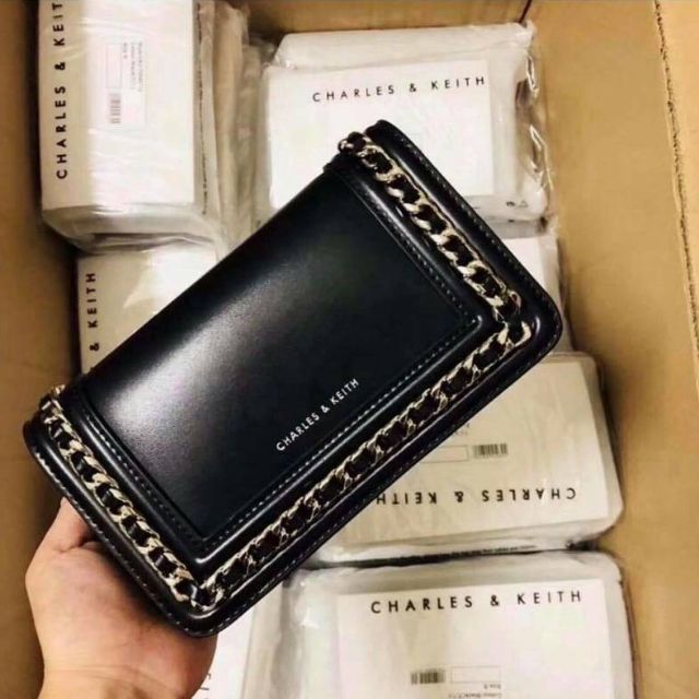 กระเป๋า Charles & Keith หน้าโซ่ ลูกค้าใหม่รับส่วนลด code NEWAOMS0006