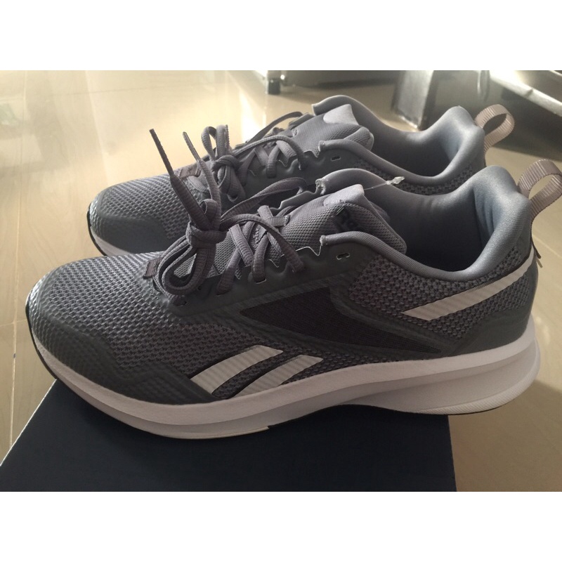 รองเท้าผ้าใบReebok👟👟👟