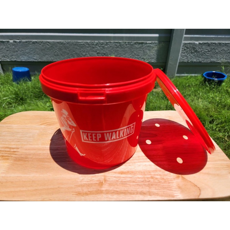 ถังน้ำแข็งพลาสติกJohnie walker พร้อมฝาปิด🪣