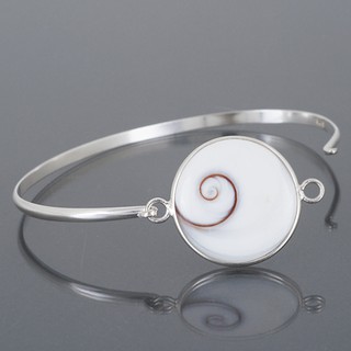 Suvani Jewelry -Silver Shiva Eye Shell Bangle กำไลเงินฝังด้วย ฝาหอยตาวัว หรือเรียกว่า ดวงตาพระศิวะนั้นเอง