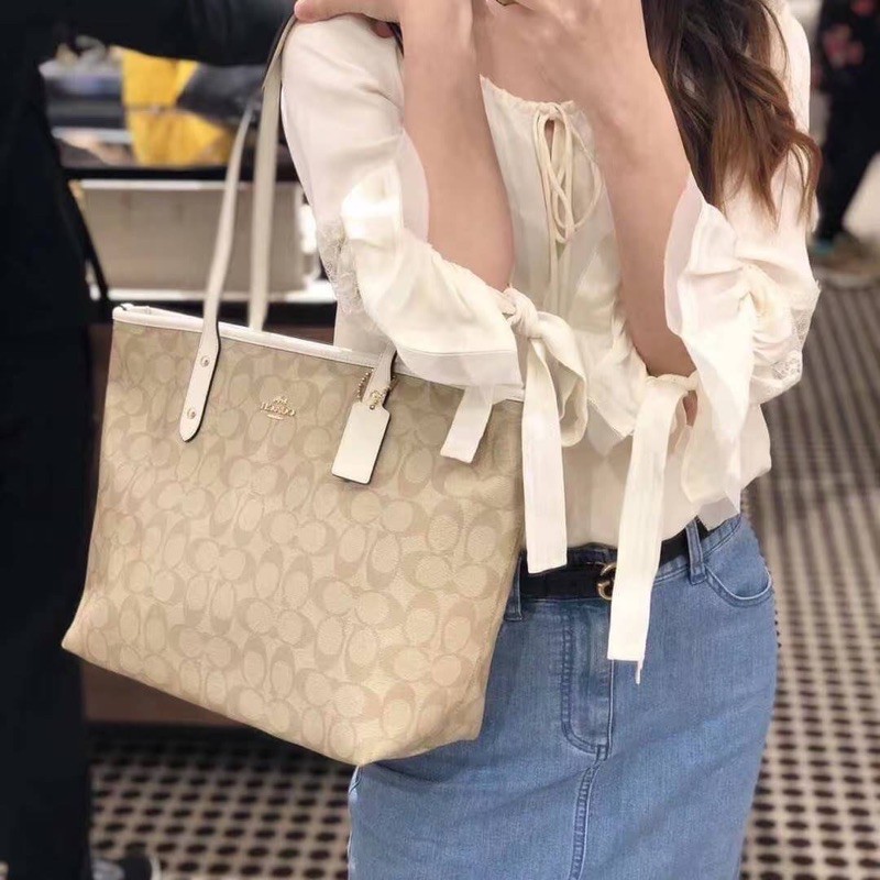 COACH CITY ZIP TOTE IN SIGNATURE COATED CANVAS (COACH F58292) 🔻SIZE : 16" (ปากL) x 10 1/2" (H) x 5 1