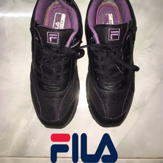 รองเท้าผ้าใบ FILA ยาว 22.5 cm. มือสอง ผู้หญิง สีดำ