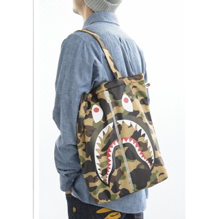 กระเป๋า​APEกระเป๋า​สะพาย​ข้าง​ชาย​หญิง​แฟชั่น​เท่​ Light shark camouflage tote shopping bag casual