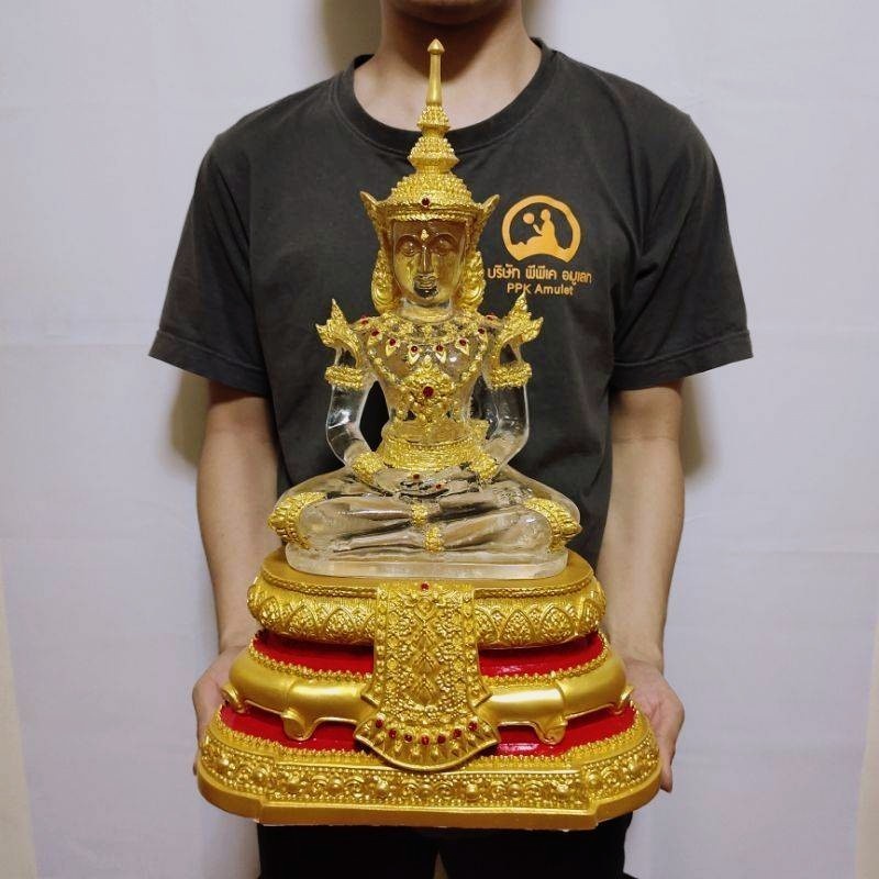สมเด็จองค์ปฐมแก้วใส ทรงเครื่องจักรพรรดิ์ลงสีน้ำทอง งานสวยพรีเมี่ยม (หน้าตัก9นิ้ว สูง38ซม.)เข้าร่วมปล