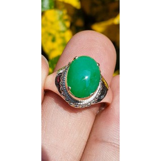 แหวนหยก 翡翠戒指 (Jadeite ring) 2.34 กะรัต (Cts.) ดิบ ไม่ผ่านการปรับปรุง (Type A) พม่า (Myanmar)