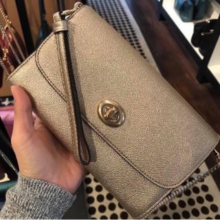 New Coach สายโซ่ หรือคล้องมือ หรู สีทอง ใหม่มือ1 พร้อมส่ง