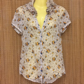 เสื้อคอดอกไม้ ลายดอกแบรนด์Zaraแท้ แนวหวานอมเปรี้ยวsexyนิดๆ ไซส์S อก32-36