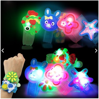 สายรัดข้อมือ มีไฟกระพริบ LED ลายการ์ตูนน่ารัก สำหรับเด็ก