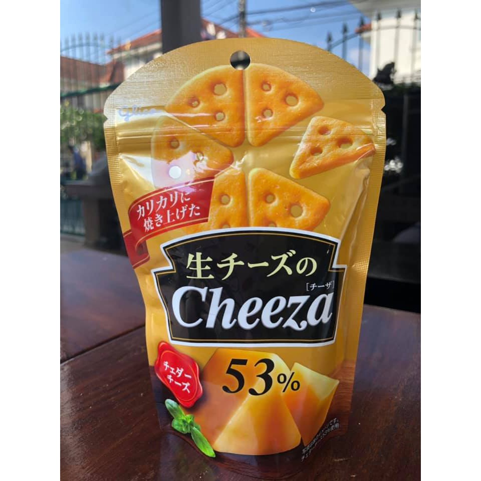 ขนมแครกเกอร์ Glico Cheeza