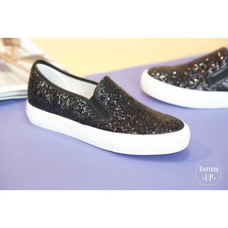 Sales 40% ส่งฟรี ...“SIXX ” Slip On สีดำ ฟรุ้งฟริ่ง..เกร๋ไม่เมือนใคร