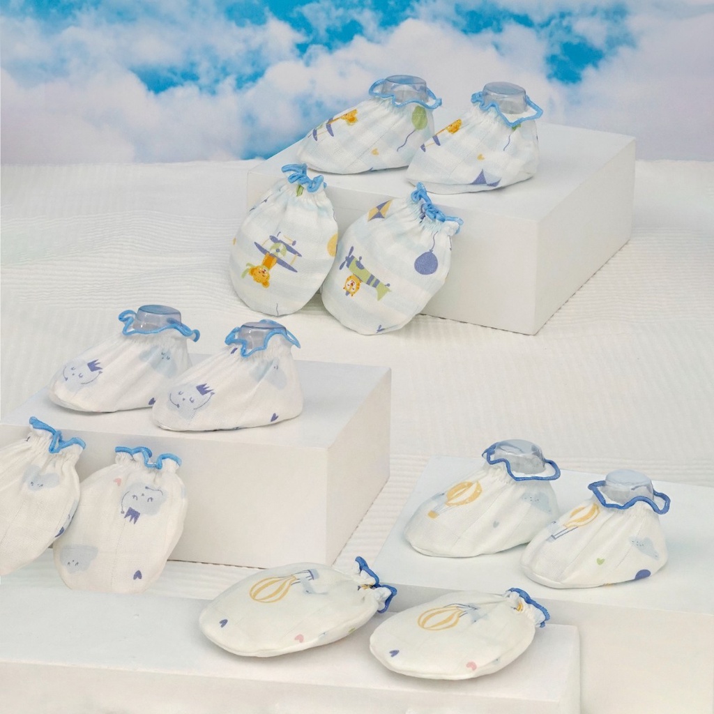 Baby & Co. (Up,Up,Up Collection) Mittens and Socks เซตถุงมือ-ถุงเท้า บรรจุ 1 คู่