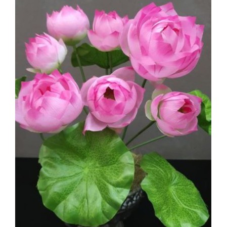 ดอกบัวปลอม บัวสัตตบงกช ดอกไม้ไหว้พระ ความสูงโดยประมาณเกือบ 40 เซ็นติเมตร (มีดอกบัว7ดอก มีใบ 5 ใบ)