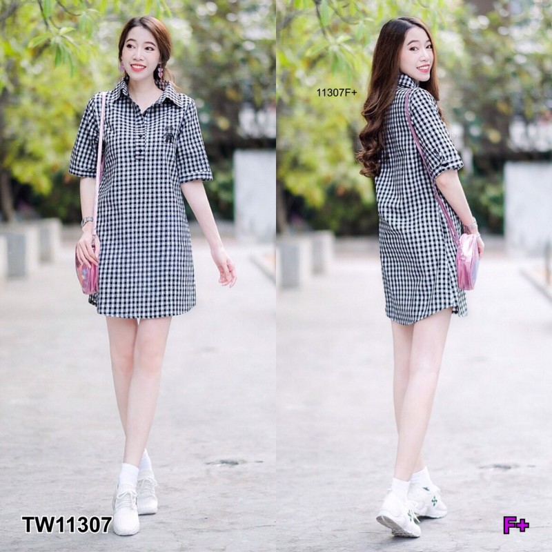 Dress เดรสคอปกโปโลแขนสั้น ติดกระดุมด้านหน้า มีกระเป๋าข้าง อกสกรีนลายการ์ตูน TT11307