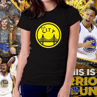 เสื้อยืดสีขาวผู้ชาย - โกลเดนสเตทวอร์ริเออร์สความแข็งแกร่งในตัวเลข GSW เสื้อเชิ้ตหญิง 13