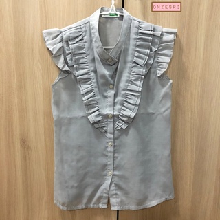 เสื้อแขนกุดคอระบายสีเทา Cloth Garden ผ้าไม่หนา ใส่ด้านในเสื้อสูททำงานได้ อก 32 ใส่ครั้งเดียว
