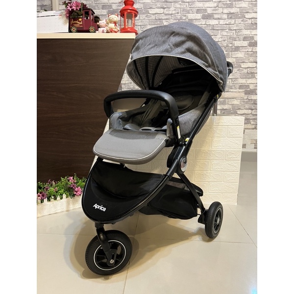 รถเข็นเด็ก ยี่ห้อ Aprica รุ่น Easy Buggy สีเทา สภาพใหม่