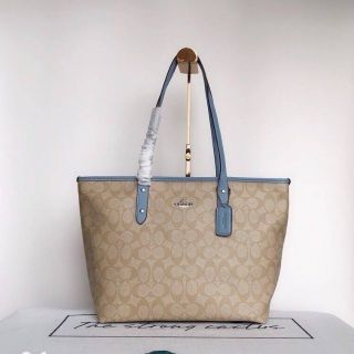 กระเป๋า Coach tote ของแท้ 100% ถูกสุด สีฟ้า ขายดีมาก ลาย signature