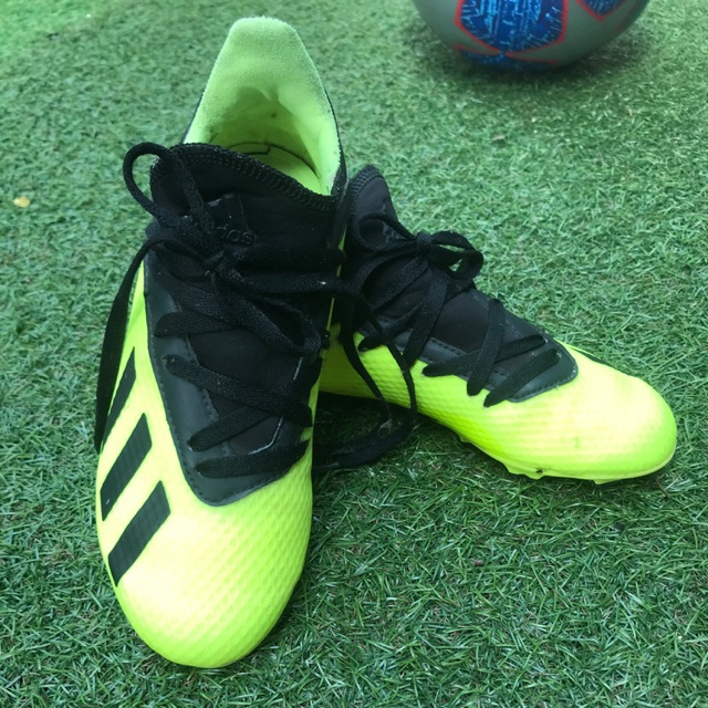 รองเท้าฟุตบอล Adidas เด็กมือสอง (เบอร์ 31.5)