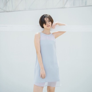 THARA เดรสตัดต่อผ้าชีฟอง รุ่น Layer Mini Dress สี Light grey