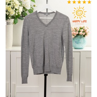 UNIQLO ยูนิโคล่ มือสอง  เสื้อสเวตเตอร์ คอวี สภาพดี ผ้านุ่มใส่สบาย สีเทา ไซ้ส์M สไลดรูปดูขนาดสินค้าได้เลย