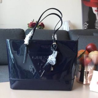 GUESS BALDWINPARK TOTE BAG (L)วัสดุ PVC