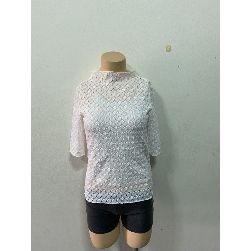 เสื้อลูกไม้คอปีนแขน 3 ส่วน GU size S