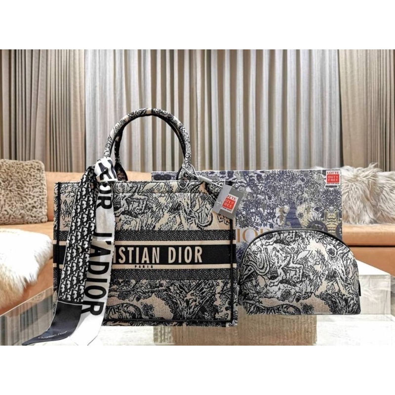CHRISTIAN DIOR TOTEBAG WITH CLUTCH VIP GIFT WITH PURCHASE  พร้อมส่ง