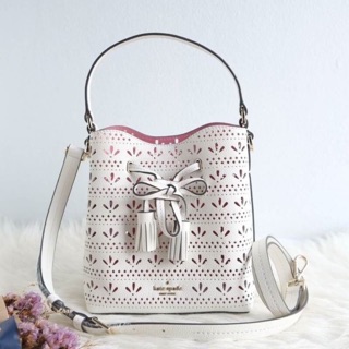 Kate Spade Small Drawstring Bucket :WKRU5874 ทรงขนมจีบแต่งฉลุ น่ารักมากเลยจ้า ถือหรือสะพายก็ดีงาม