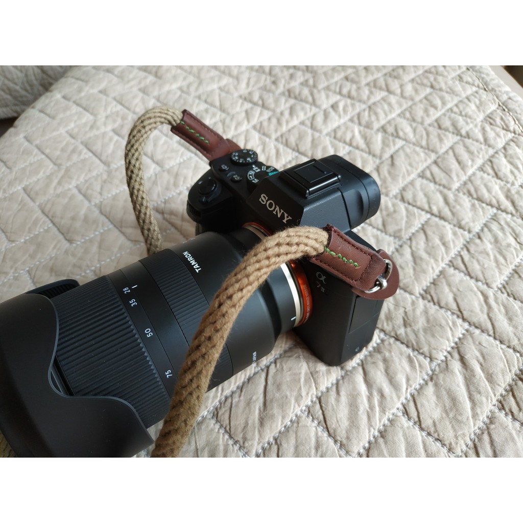 สายคล้องกล้อง Sony A7II A72 แบบเชือกกลม มือ 1 พร้อมกล่อง