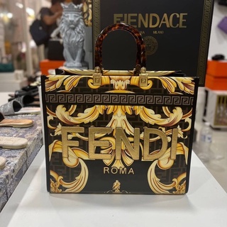 THE FENDI X Versace “ FenDace “ collection         กรี๊ดหนักมากสำหรับคอลนี้ 💛