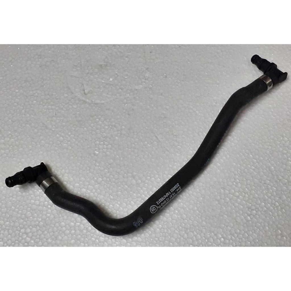 Mercedes Benz W204 W212 W207 M271 CGI ถังอะไหล่ขยาย Breather ท่อ 2045010925