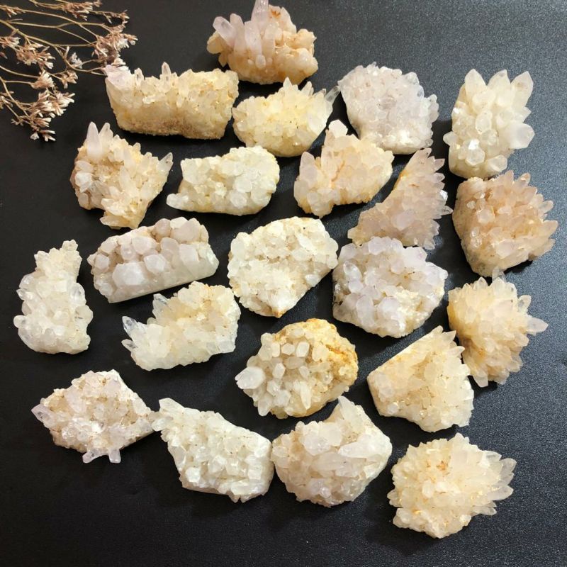 คลัสเตอร์คริสตัลควอตซ์ใส 5-6 ซม. / หยาบ ชื้น / ดรuzy Es / จอแสดงผล