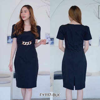 (S-XL) เดรสสั้นคอเหลี่ยม แต่งห่วงโซ่คาดเอว สีดำ IFY1117
