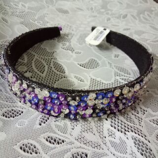 คาดผมตกแต่งด้วยลูกปัดเลื่อม Claires ลด 80%
