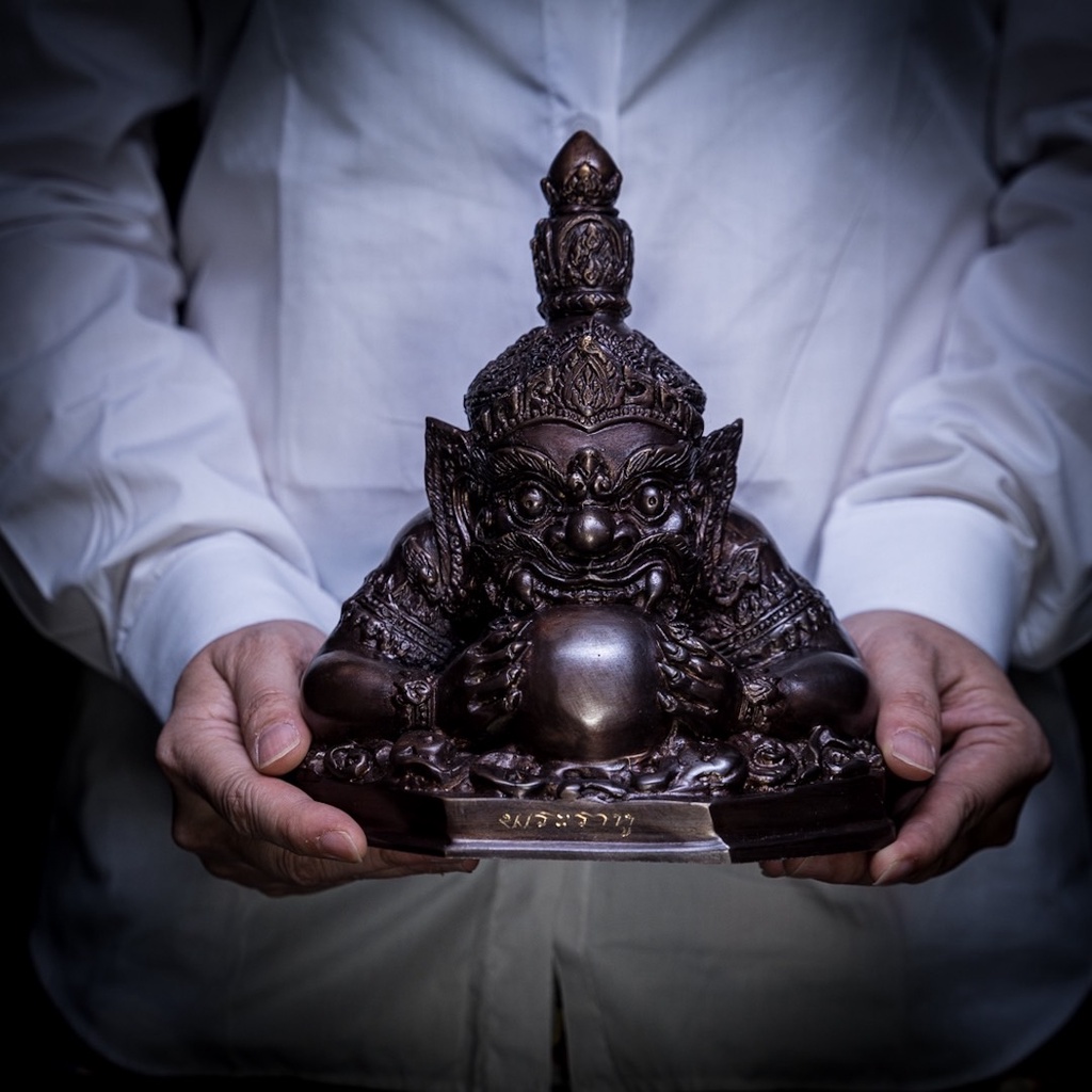 พระราหูราหูอมจันทร์ขนาด8.5นิ้ว เรียกทรัพย์ ของขลังโชคลาภ สายมู มงคลรํ่ารวย