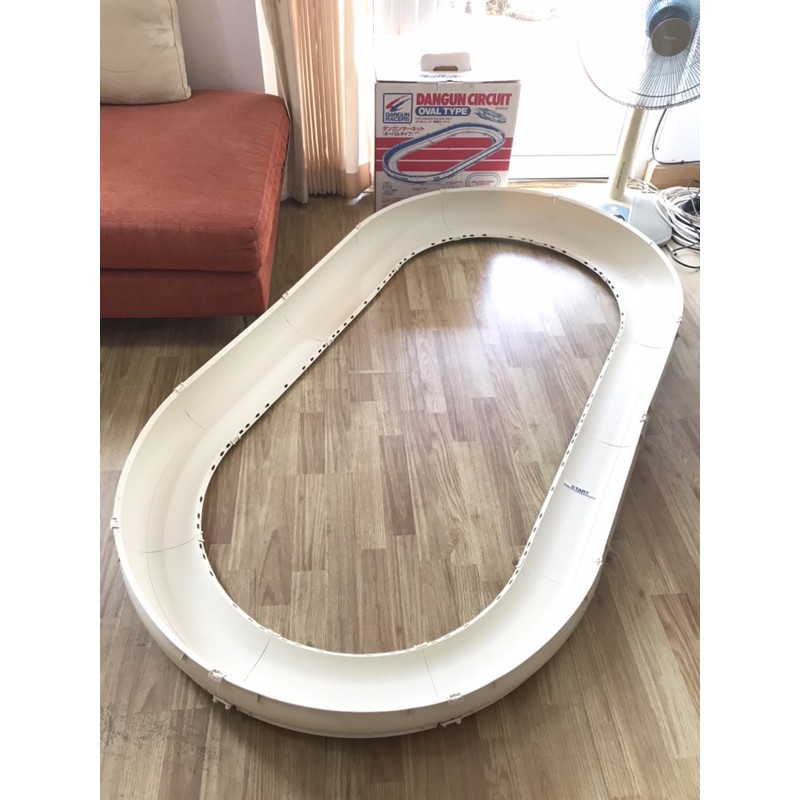 รางรถแข่ง Tamiya มือสองญี่ปุ่น (สภาพ 98%) ขนาดใหญ่ ก1 ยาว 2 เมตร ขาดคลิปล็อค 4 ชิ้น และขอเกี่ยว 2 ชิ