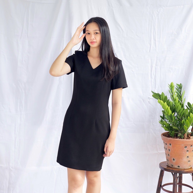 Basic Dress - เดรสคอวีใส่ทำงาน ทรงสวย ผ้าดีใส่สบาย