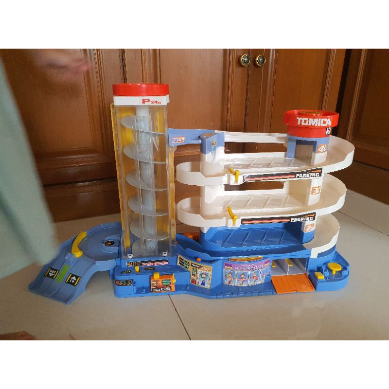 รางรถ ลานจอดรถ Tomy Tomica (มือสอง)