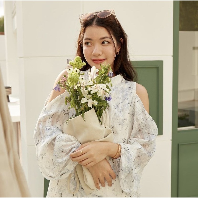 lookbook - Jessica top - blue blossom มือสอง