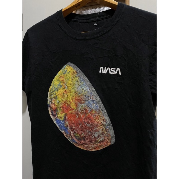 เสื้อยืดลายดวงจันทร์มือสอง NASA COLORFUL MOON Size S มือ2