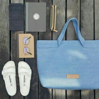 Signature tote