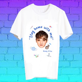 สั่งทำ เสื้อยืด Fanmade เสื้อแฟนเมด เสื้อยืดลายโควิด โควิด19 covid19 STAY HOME WITH ME BLK50 Huang Zitao หวงจื่อเทา