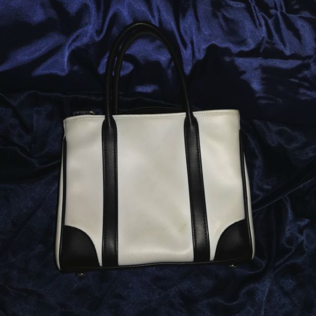 กระเป๋าถือ สะพายข้าง riya