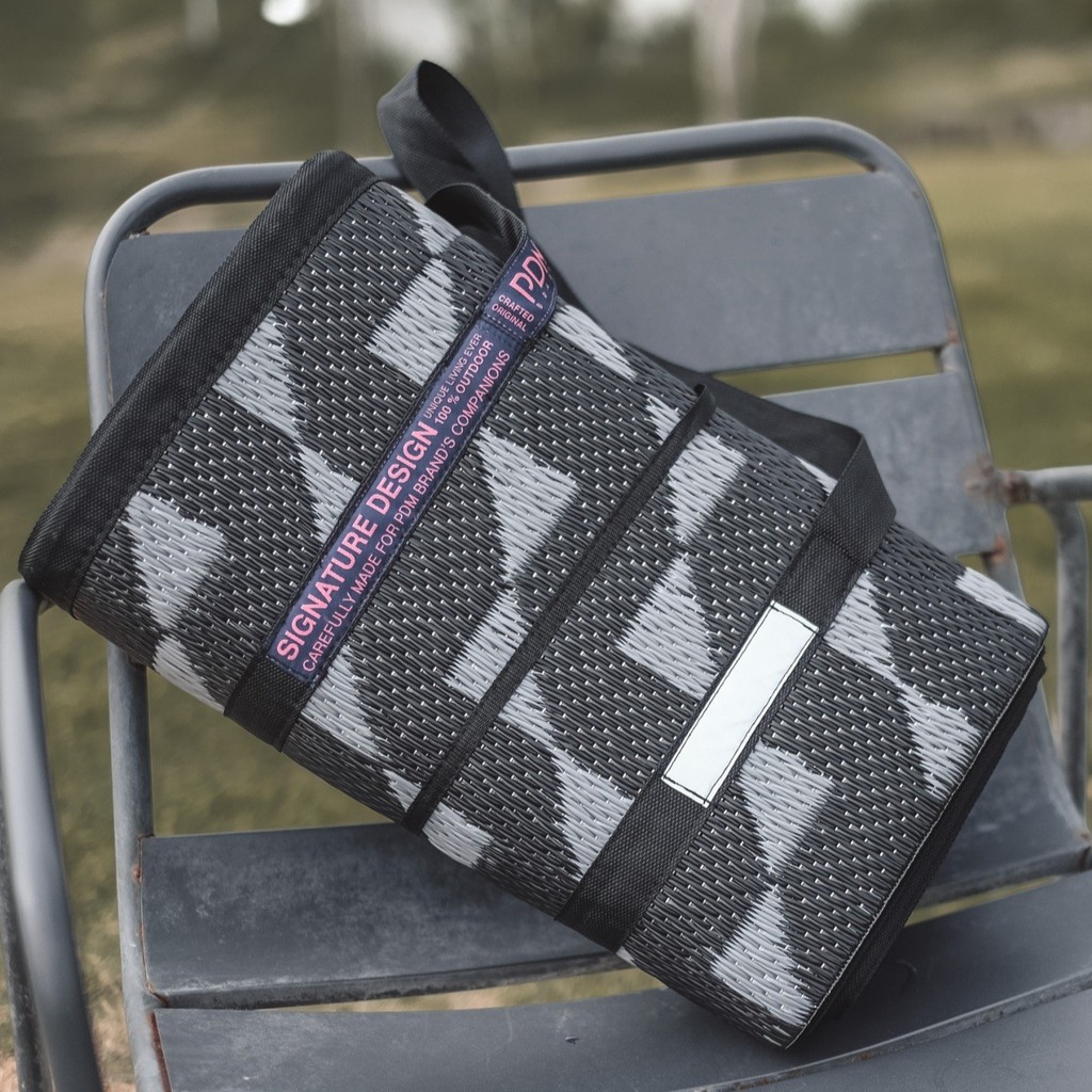 PDM เสื่อพับอเนกประสงค์ ลาย Stride (Black-Grey)
