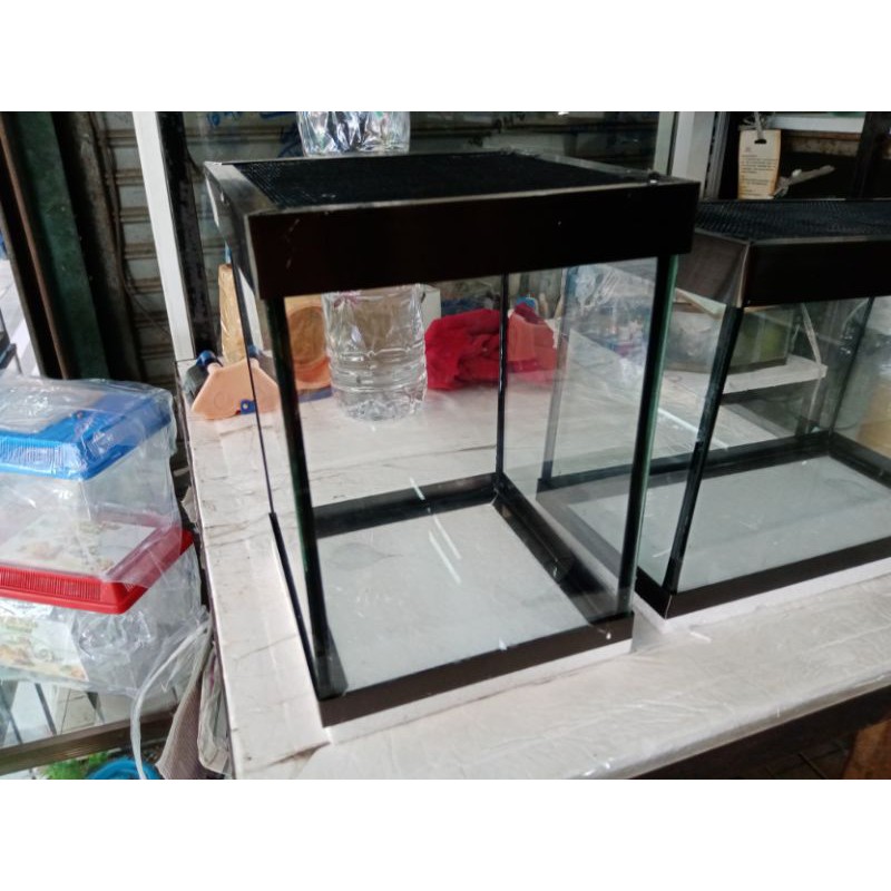 ตู้เลี้ยงปลา​ ตู้ปลากัด​ กรอบอลูมิเนียม​ สีดำ เกรดพรีเมี่ยม​ เรียบหรู​ ขนาด​ 6x6x8 นิ้ว กระจกหนา​ 4​